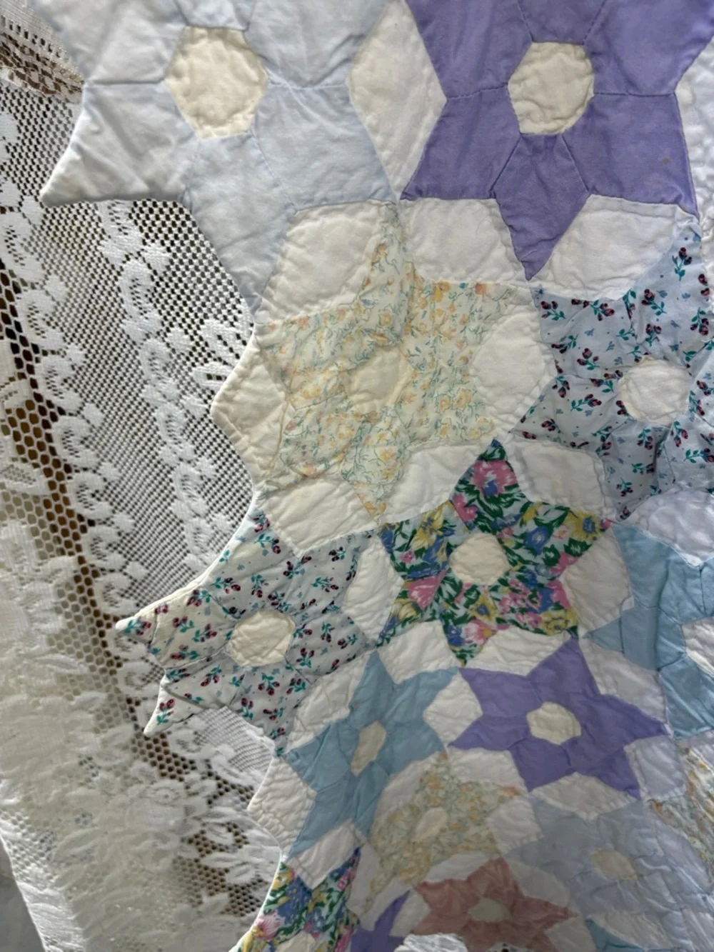 Patchwork Star Quilted Bedspread in Pastel Floral and White